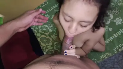 Pov mi hermanastra entra a mi cuarto para follar y se corre