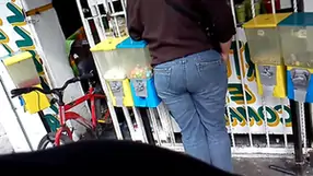 Una nalgona en la tortilleria