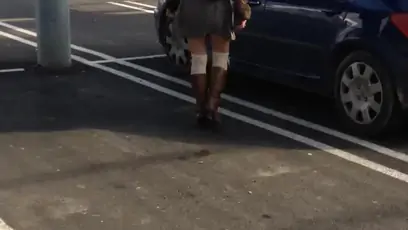 Jolie jambes et chausettes avec jupe sexy